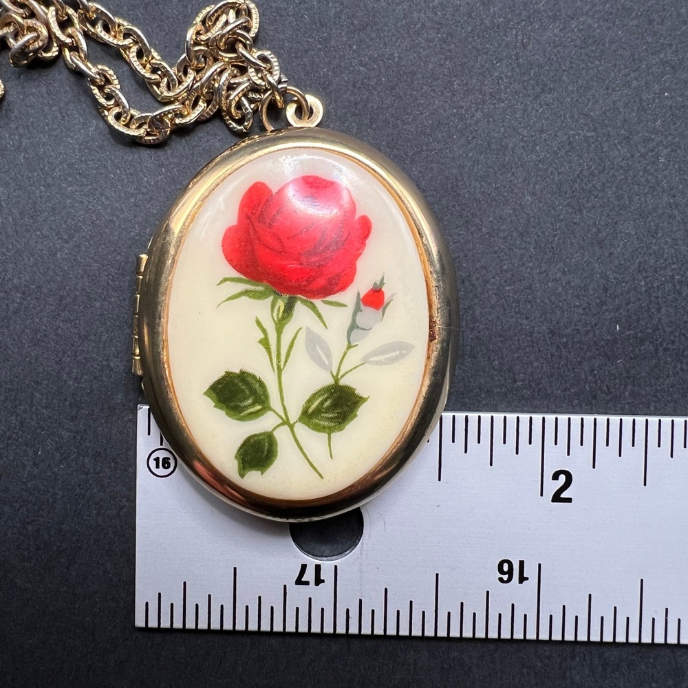 Vintage Locket Necklace Red Rose Gold Tone Oval Floral Pendant Cottagecore - Picture 11 of 13
